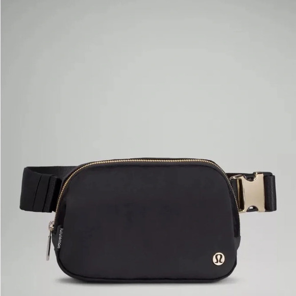 🆕 Lululemon Everywhere Belt Bag Velour - Black (Metal Hardware) - Picture 8 of 8